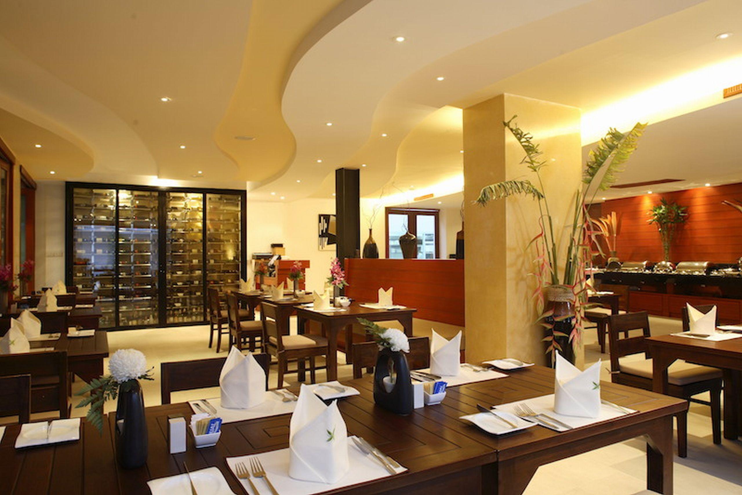 La Flora Resort Patong - Sha Extra Plus Restaurant bilde
